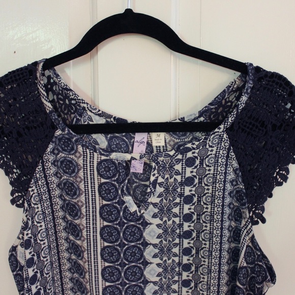 Patterned Blouse - Picture 3 of 4